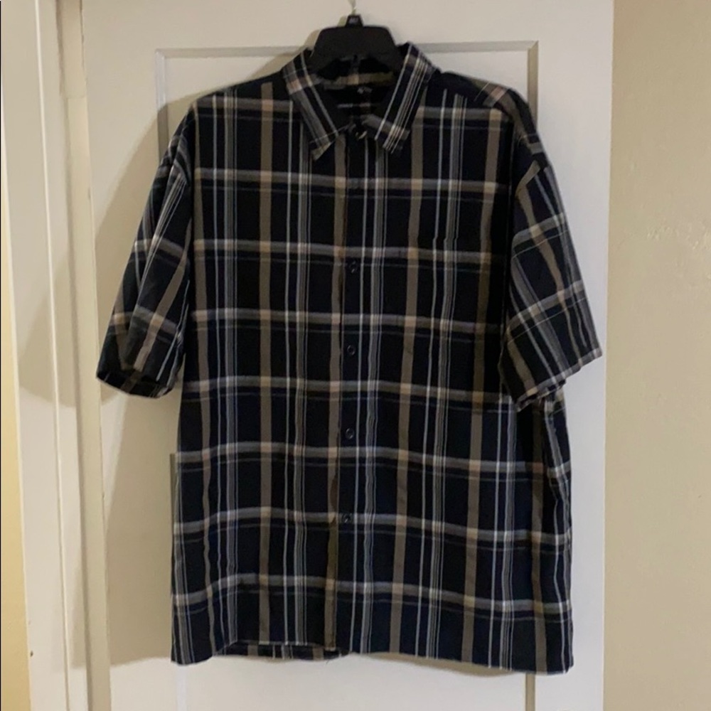 Men’s short sleeve button up